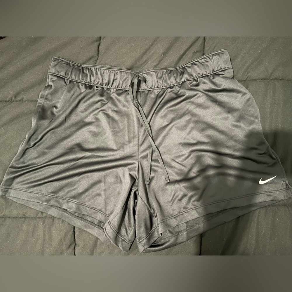 NIKE WOMENS TRAINING SHORTS